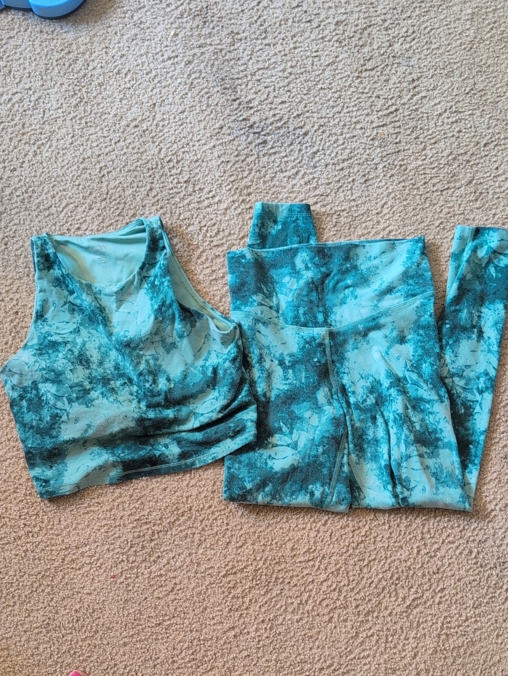 Old Navy Teal and Aqua Marble Active Set Top medium Bottoms small
